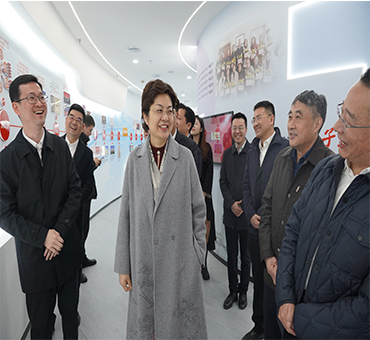 南通市委常委、宣傳部部長(zhǎng)陳冬梅蒞臨達(dá)欣集團(tuán)調(diào)研指導(dǎo)